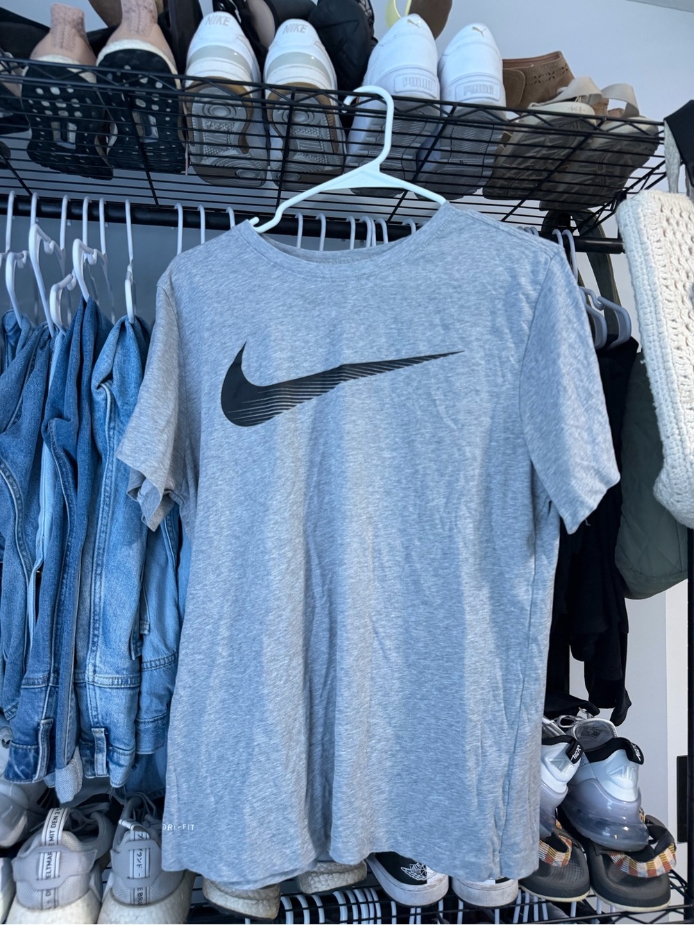grey nike tee